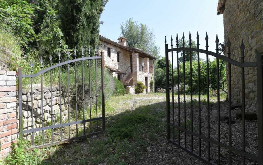 Farmhouse or Hamlets for sale in Italy
