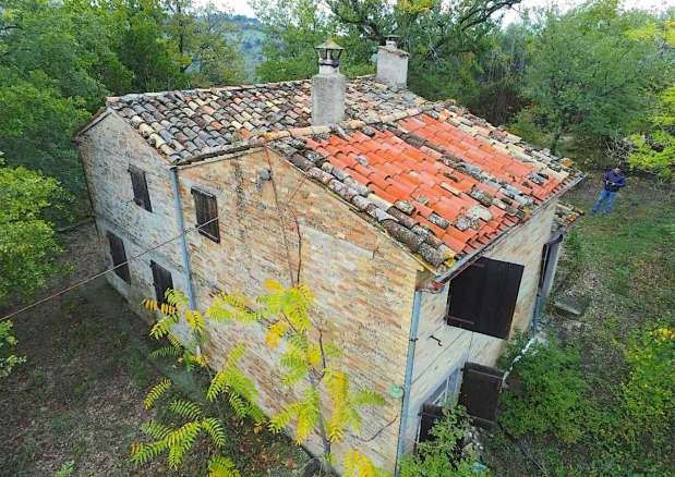 Casale da ristrutturare in campagna 