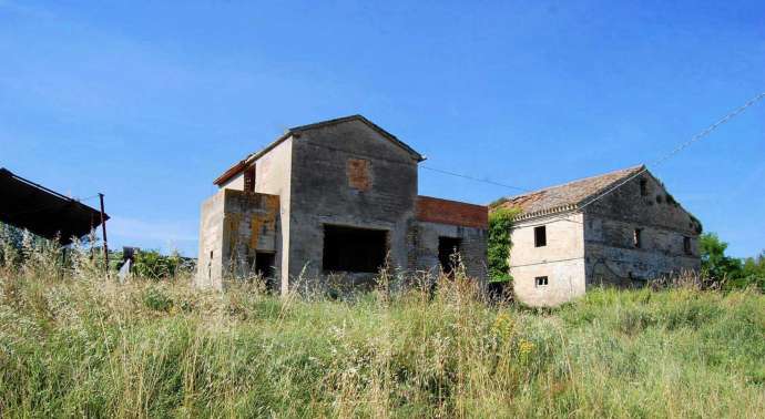 Podere da restaurare Monte Lupone