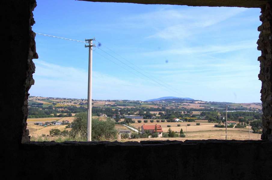 Podere da restaurare Monte Lupone